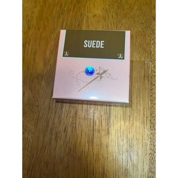 JEFFREE STAR COSMETICS Magic Star Luminous Setting Powder ‘Suede’ - Picture 3 of 4